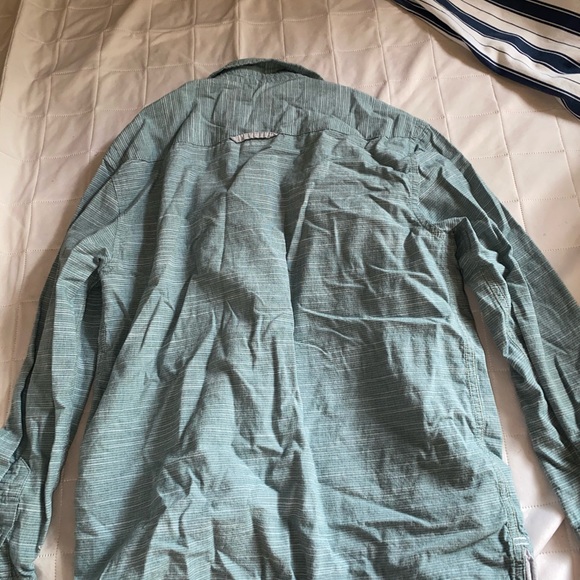 Button down - Picture 3 of 3